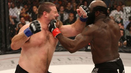 Kimbo Slice setzt Tank Abott nach einer beeindruckende Schlagserie K.O.