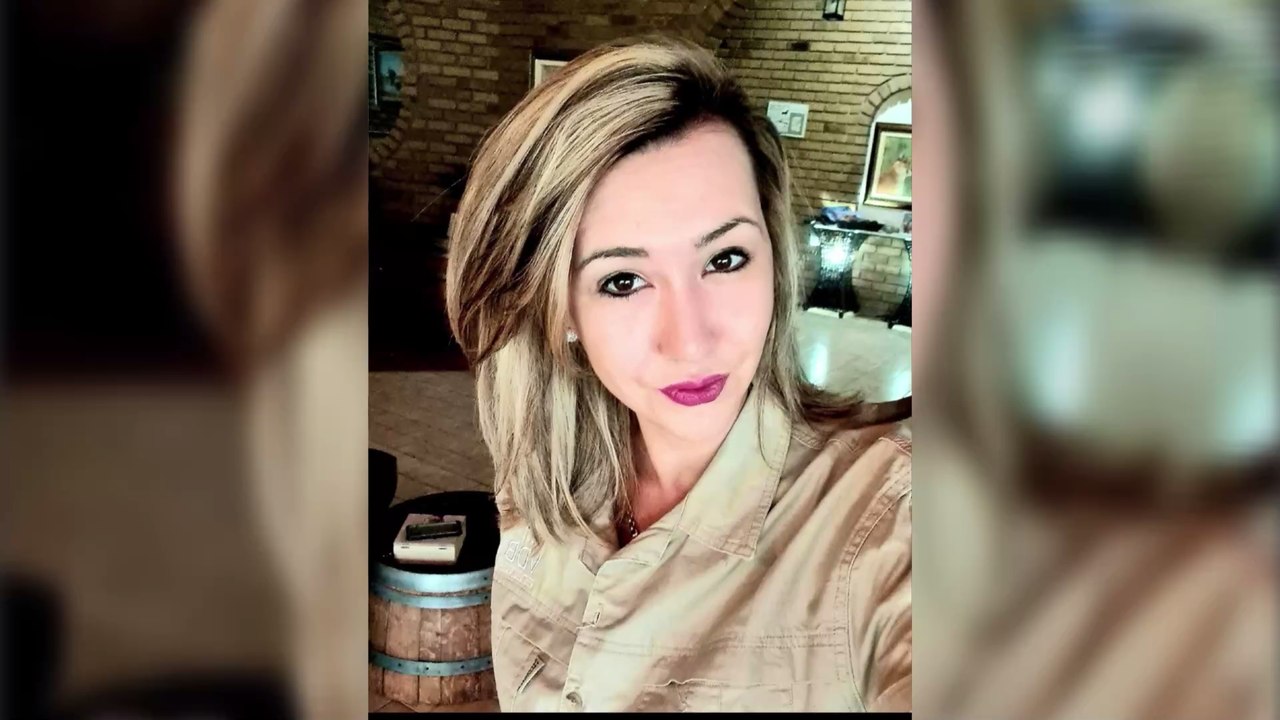 Valentinstag: Sie tötet eine Giraffe und posiert mit deren Herz