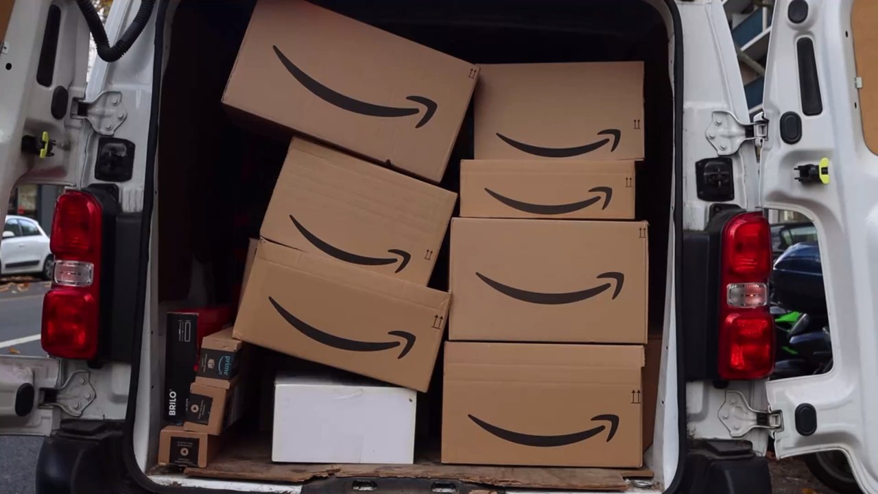 Kaum einer denkt daran: Amazon-Paketzustellerin warnt Kundin vor Sicherheitslücke ihres Hauses