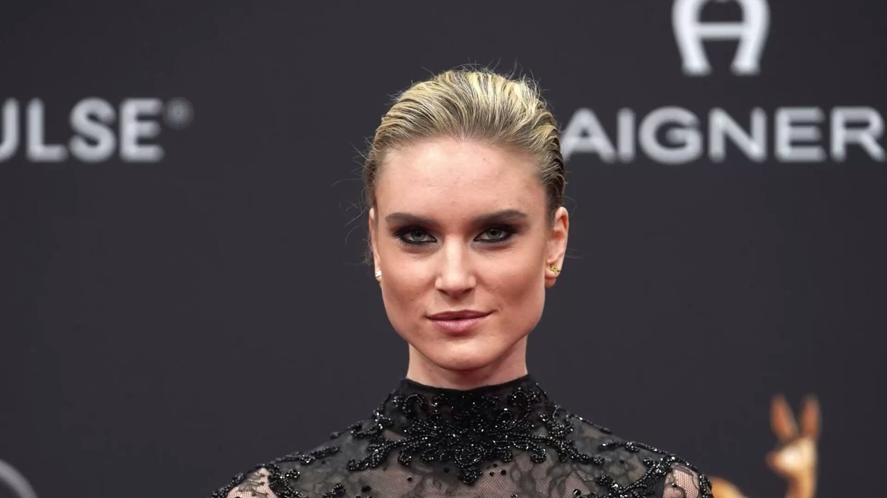 'Alle denken, ich hätte einen Knall': GNTM-Siegerin Kim Hnizdo hat mit Therapie-Vorurteilen zu kämpfen