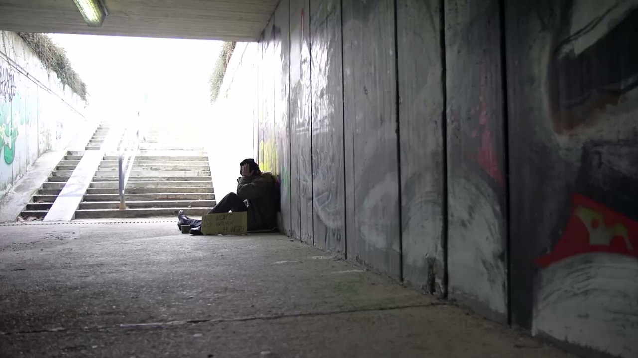 Junge Frau verliert durch Drogenkonsum alle Zähne, heute sieht sie ganz anders aus!