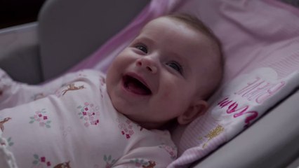Zuckersüß: Dieses Baby brabbelt in Gebärdensprache