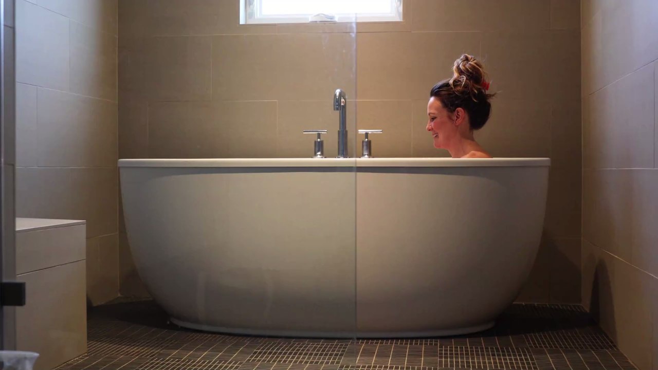 Arzt warnt Eltern, die ihr Baby jeden Tag baden