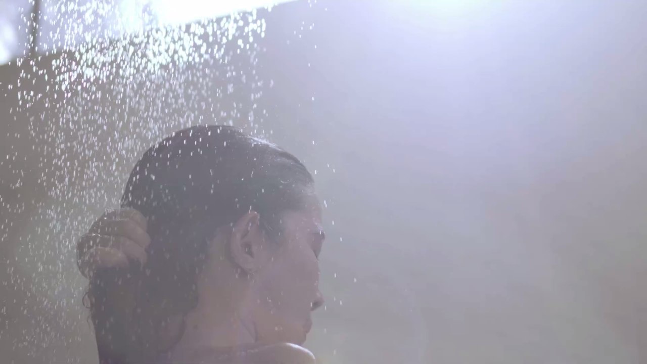 Hygieneregeln: 2 Fehler, die ihr unter der Dusche unbedingt vermeiden solltet