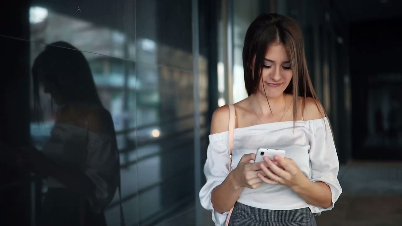 Schwiegermutter macht Braut mit Ankündigung eigene Überraschung kaputt