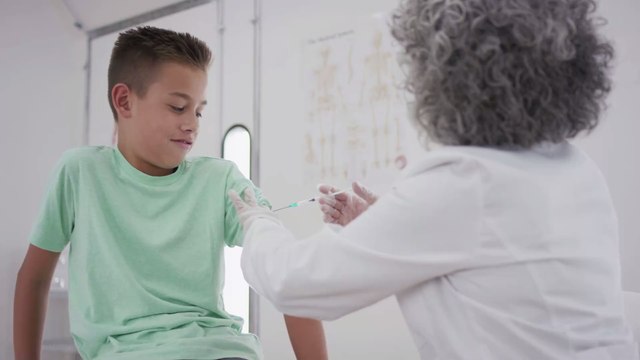 Impfung bei Kindern: Diese Nebenwirkungen können bei ihnen auftreten
