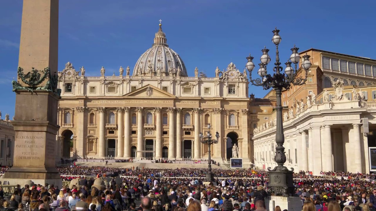 Begegnung der besonderen Art: Spiderman trifft auf Papst Franziskus
