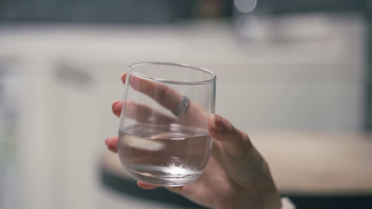 Tipps vom Influencer-Arzt: So einfach findest du heraus, ob du genug Wasser getrunken hast