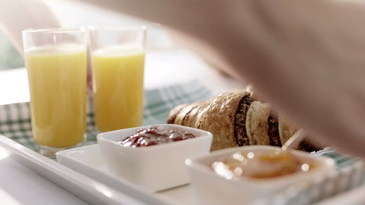 Richtiger Zeitpunkt zum Zähneputzen: Diesen Fehler solltest du dabei in der Früh vermeiden!