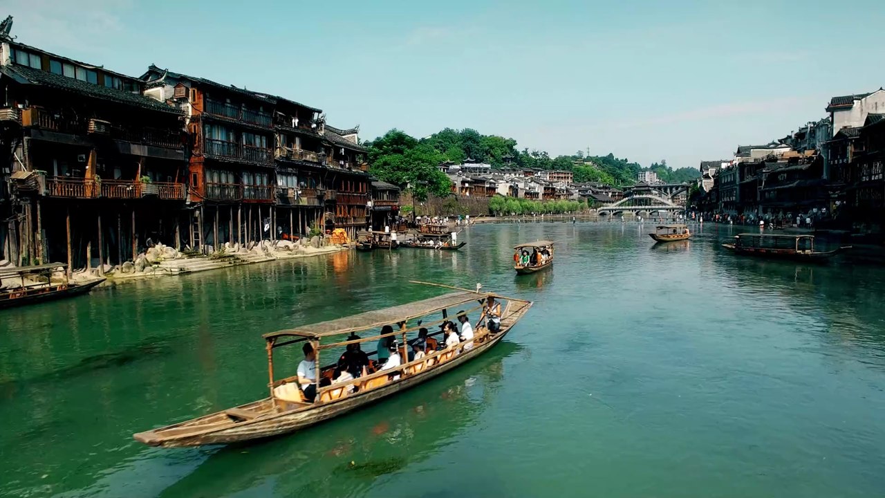 'Babymaschinen': Junge Frauen sollen sich um alte, alleinstehende Männer in China kümmern