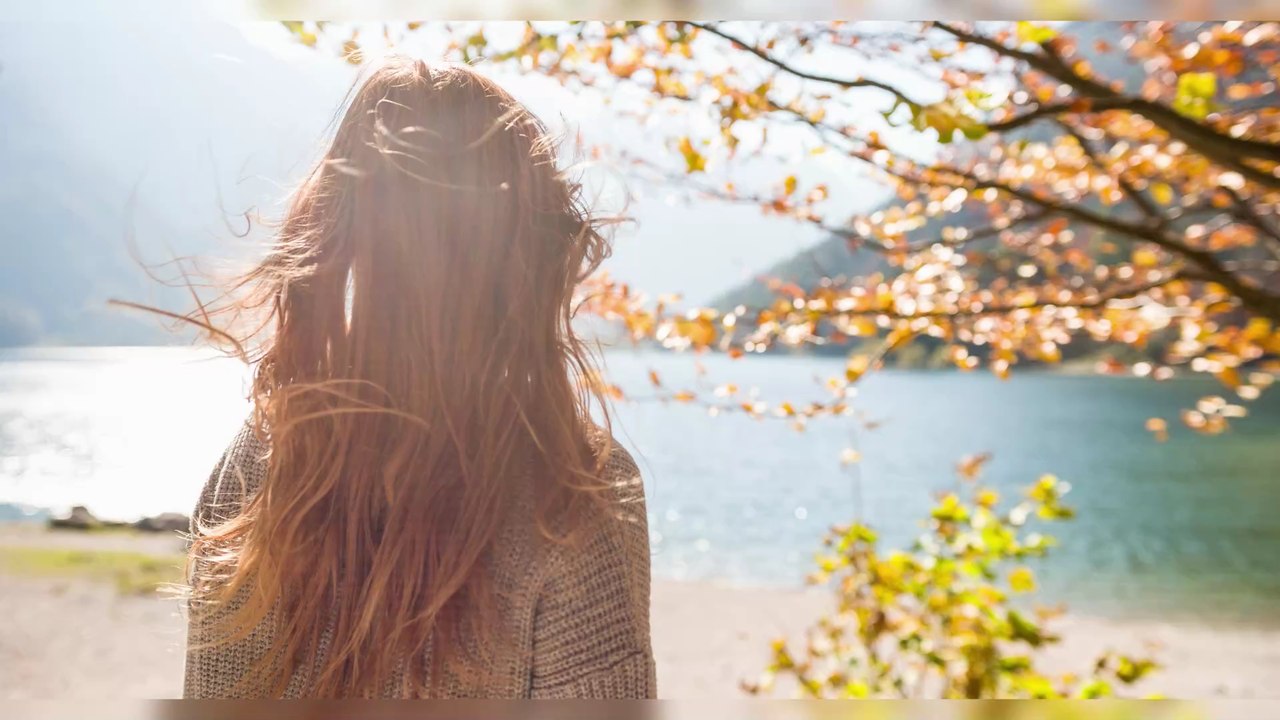 Jahreszeitlich bedingter Haarausfall: Deshalb fallen im Herbst mehr Haare aus