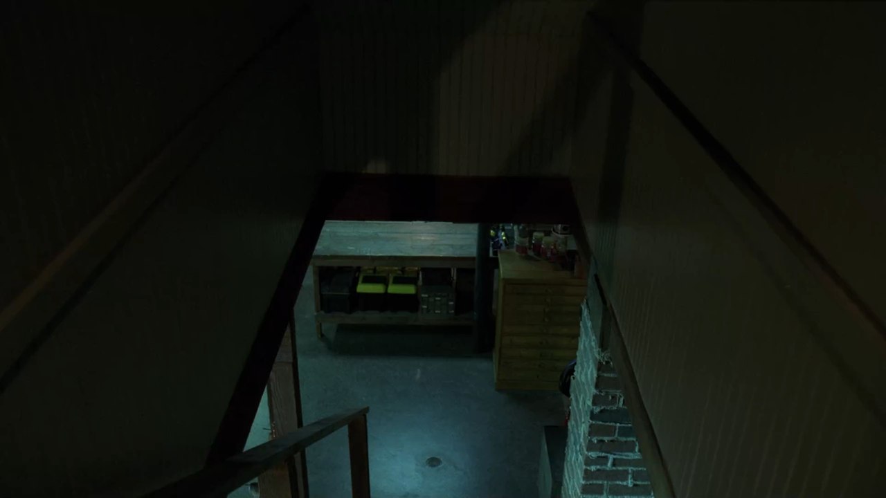 TikTokerin entdeckt geheimen Raum unter dem Bett im Motel