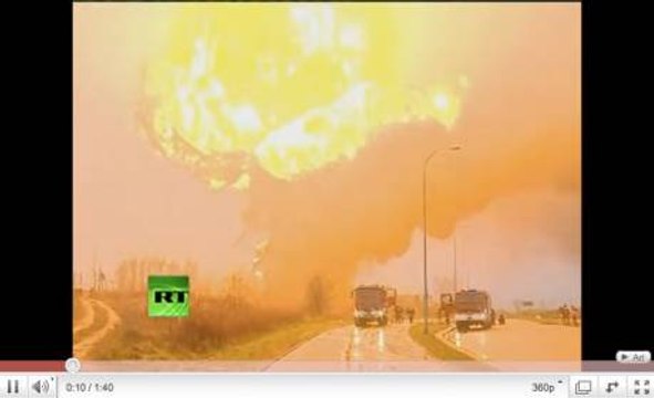 Explosion spectaculaire après la collision de deux trains de marchandises