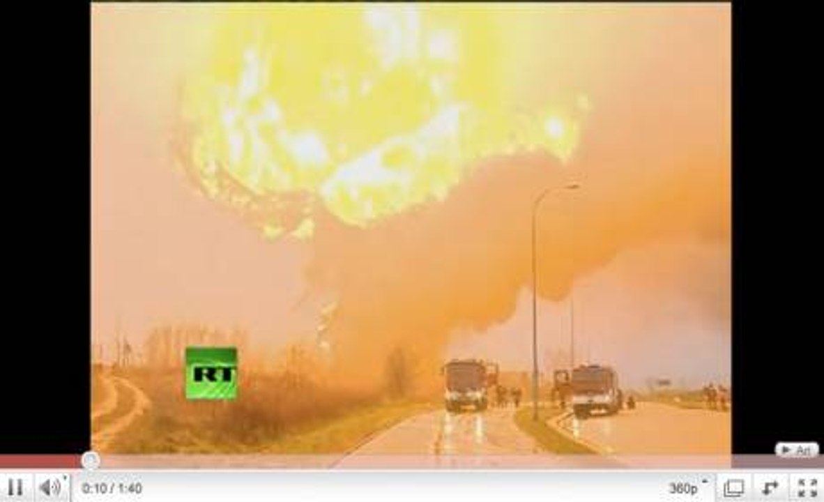 Explosion spectaculaire après la collision de deux trains de marchandises