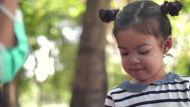 Karl Lauterbach warnt: Omikron-Variante für Kinder besonders bedrohlich