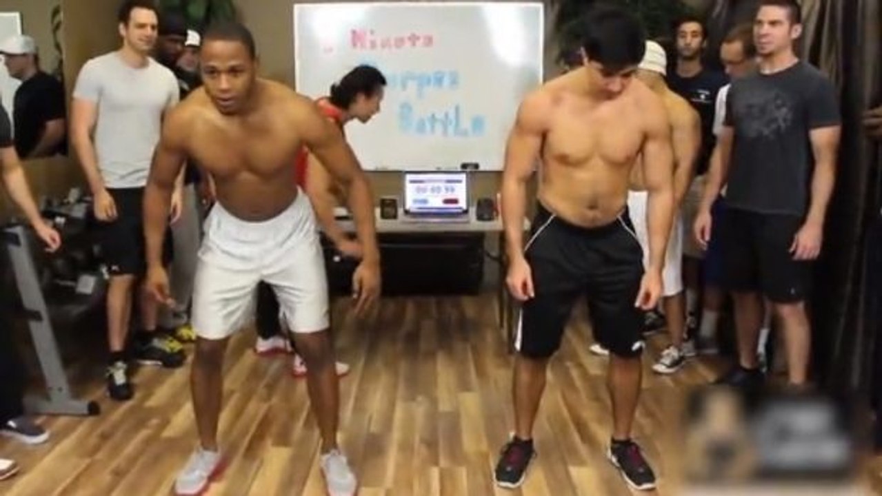 Wer wird dieses intensive Burpee-Battle gewinnen