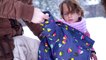 Winterjacke im Auto: Warum das zu einer tödlichen Falle für Kinder werden kann