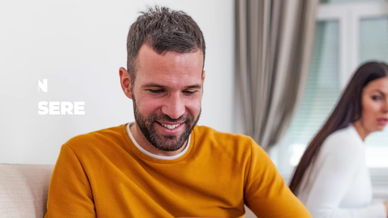 Kontrolle ist besser als Vertrauen? Das sind die Anzeichen für Untreue in einer Beziehung