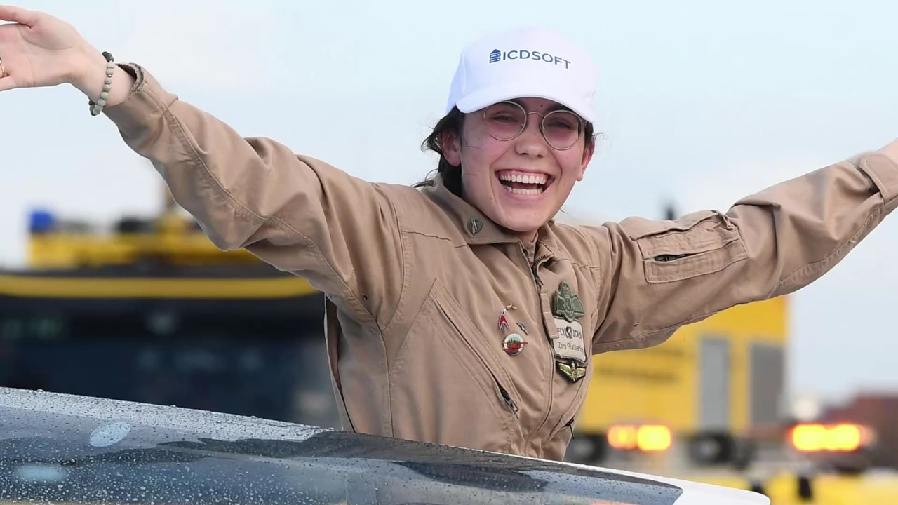 Weltrekord: 19-Jährige fliegt alleine um die Welt