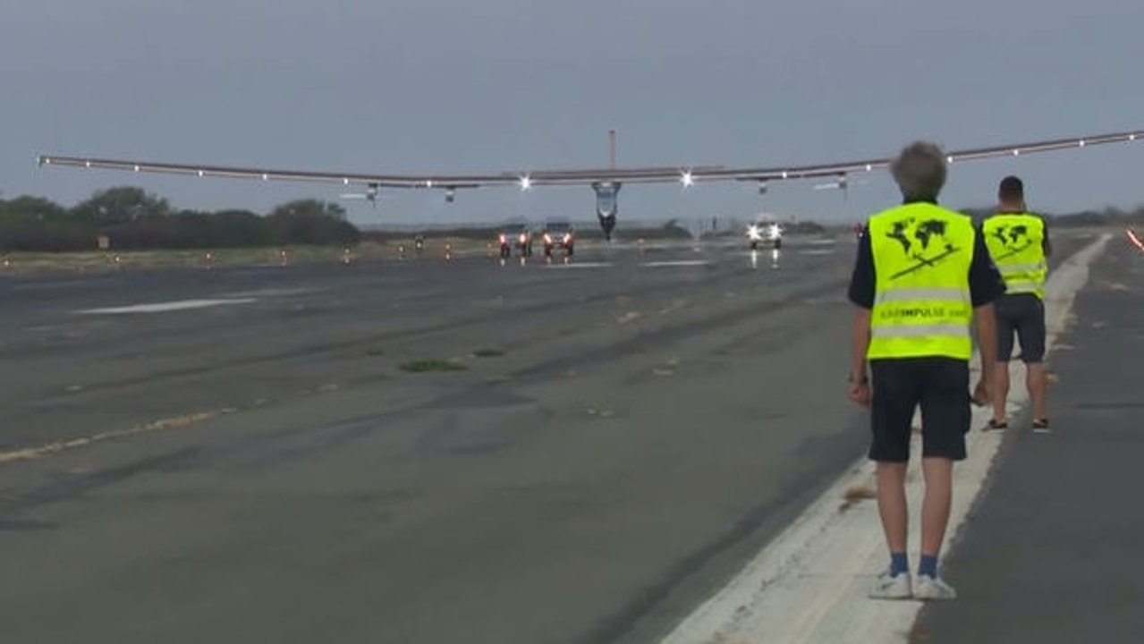 Das solarbetriebene Flugzeug Solar Impulse 2 hat einen Rekordflug über dem Pazifik gemeistert. Dazu benötigte es nicht einen Tropfen Treibstoff.