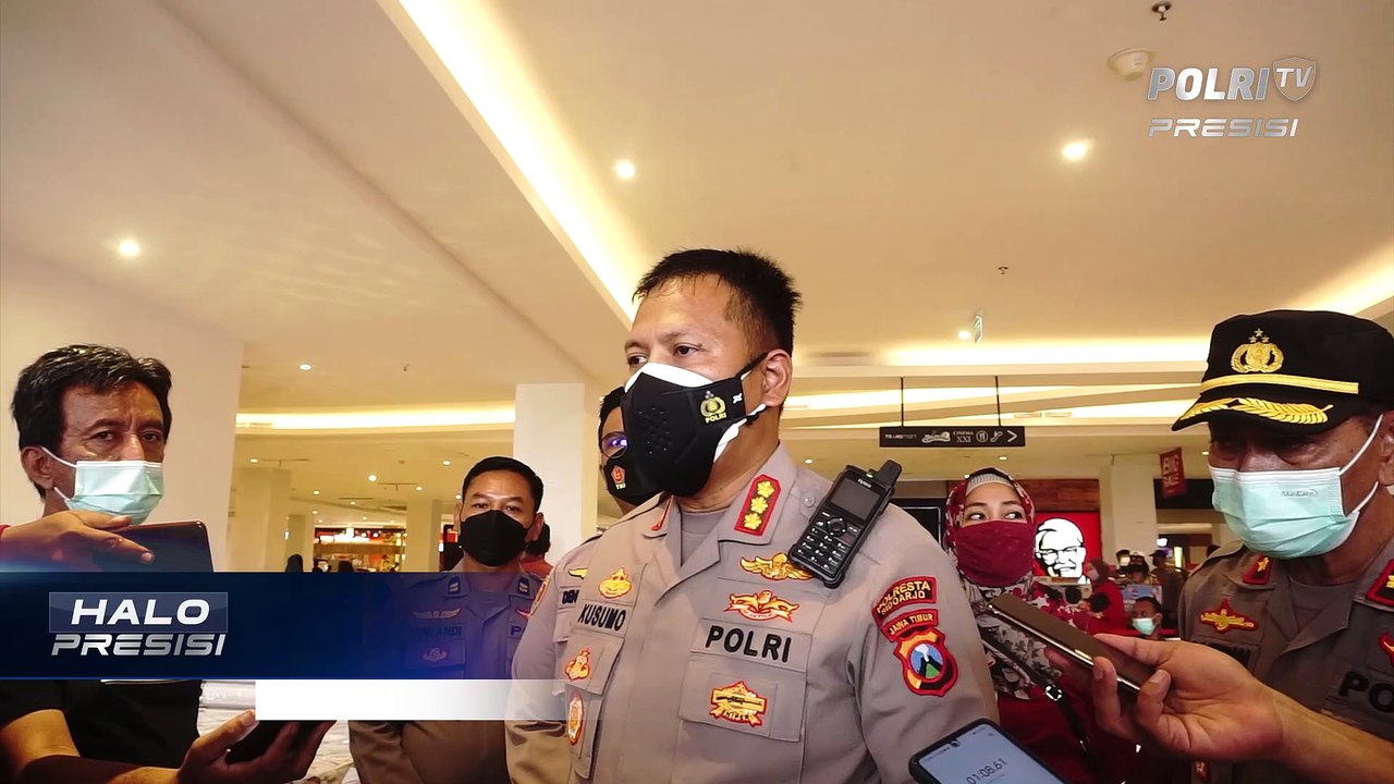 Polresta Sidoarjo Memasifkan Himbauan Protokol Kesehatan Kepada Pengunjung Mall