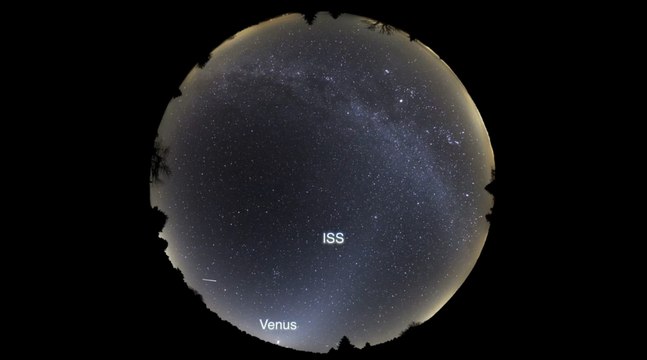Vidéo : découvrez de superbes étoiles filantes et d'autres astres dans un ciel à 360°