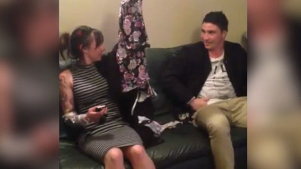 Seine Freundin hat ihn betrogen und sie bekommt seine Rache zu spüren...