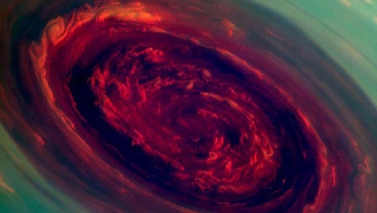 La sonde Cassini observe un impressionnant ouragan au pôle nord de Saturne