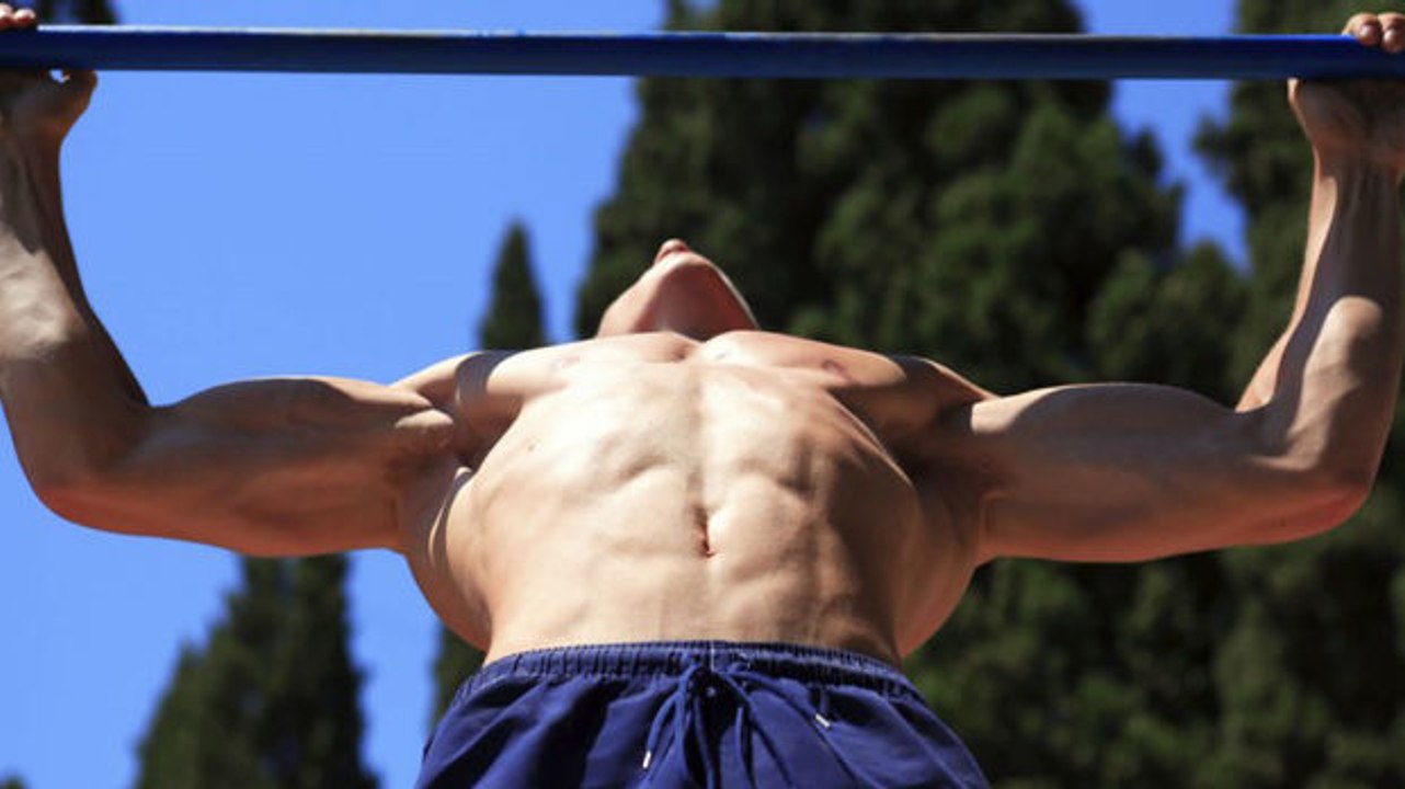 Seht hier eine äußerst intensive Klimmzugserie