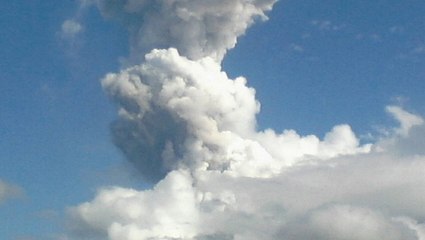 Le Mont Mayon entre en éruption aux Philippines et tue cinq personnes