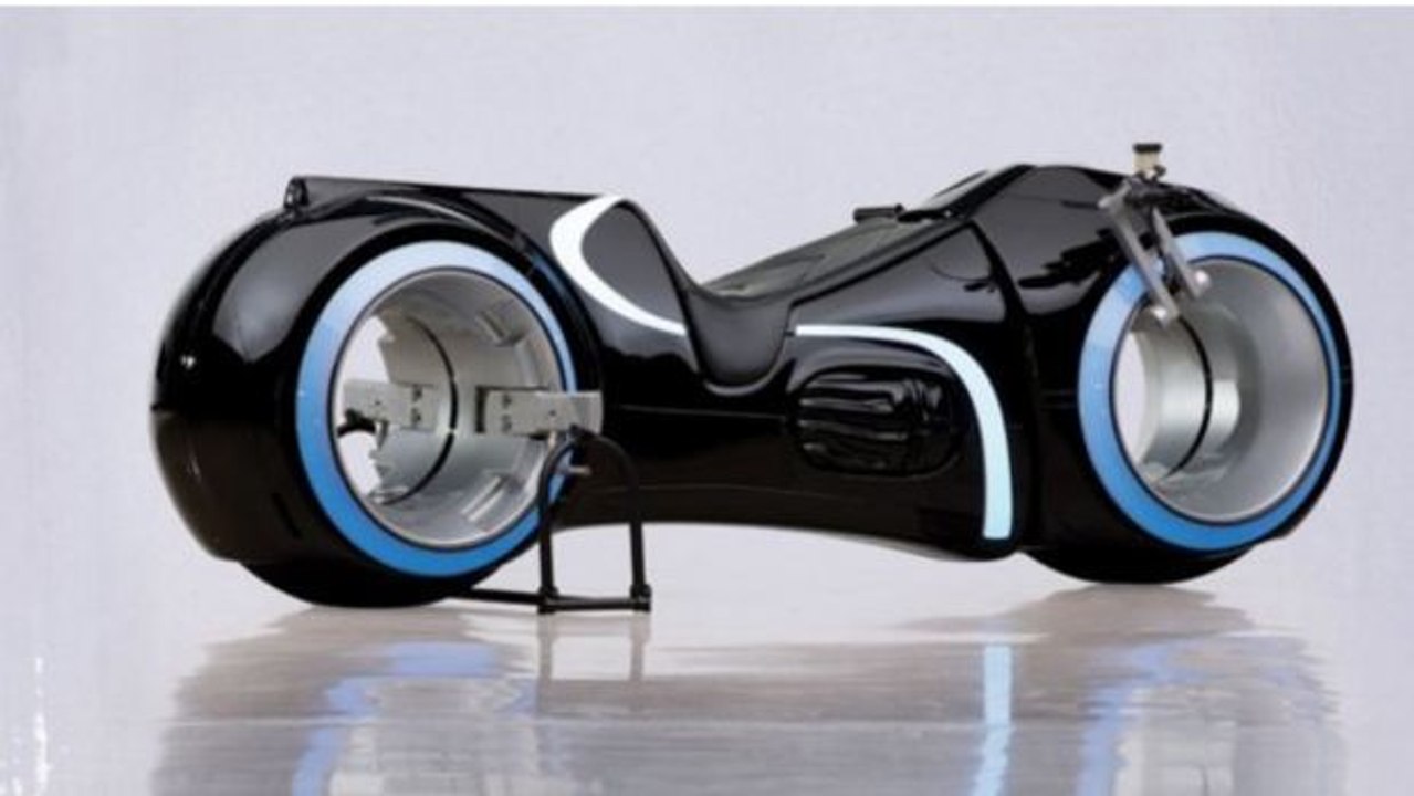 Ein Fan von 'Tron - Legacy' hat die Nachbildung vom Light Cycle erstanden.