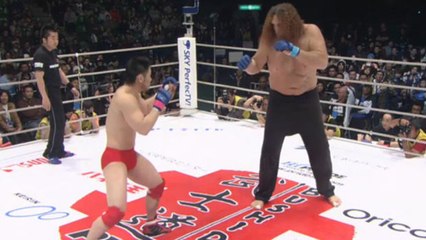 Wenn Giant Silva (2,15m) von Ikuhisa Minowa (1,75m) herausfordert wird