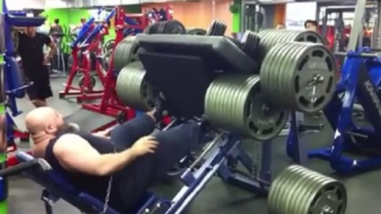 Kraftprotz stellt sich der ultimativen Herausforderung: 1700 kg an der Beinpresse!