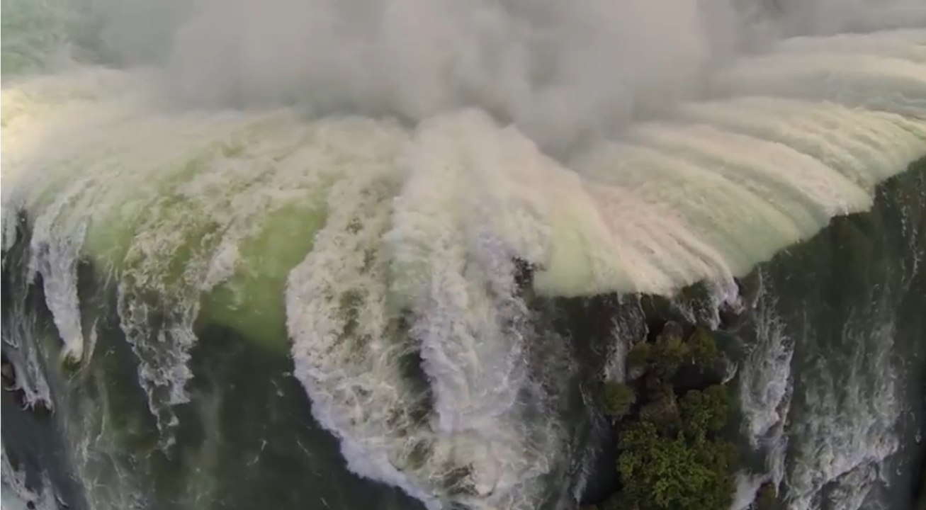 Les Chutes du Niagara observées comme jamais grâce à un hélicoptère téléguidé