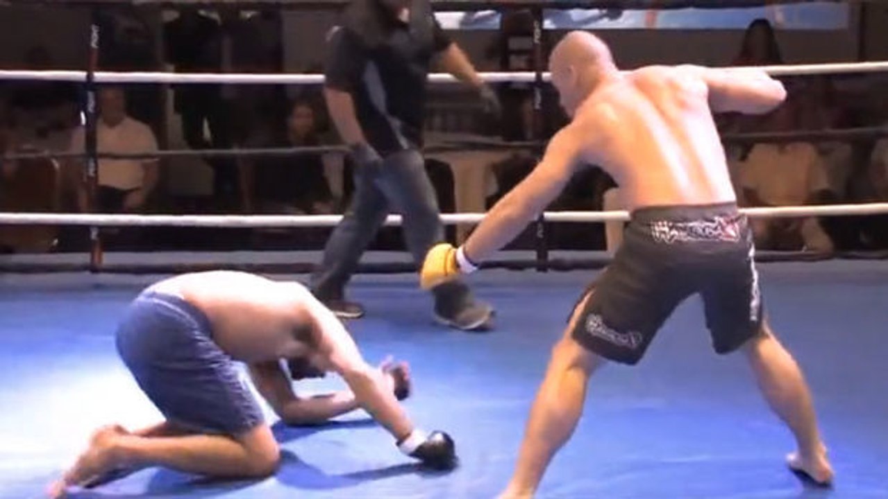MMA: Dieser Kämpfer schafft es nicht anzugreifen und gibt auf