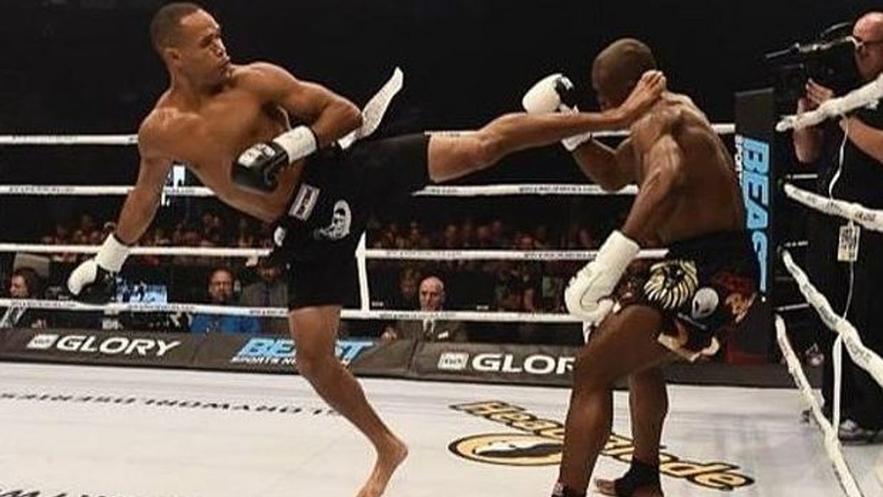 Dieser 360 Back Kick von Raymond Daniels mündet in einem überwältigenden K.O.