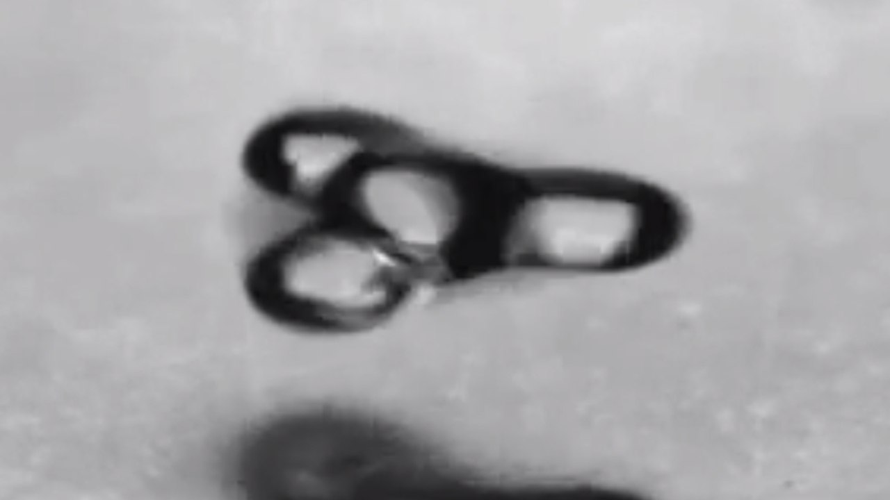 Des gouttes d’eau qui lévitent et changent de forme sous l'effet d'ultrasons