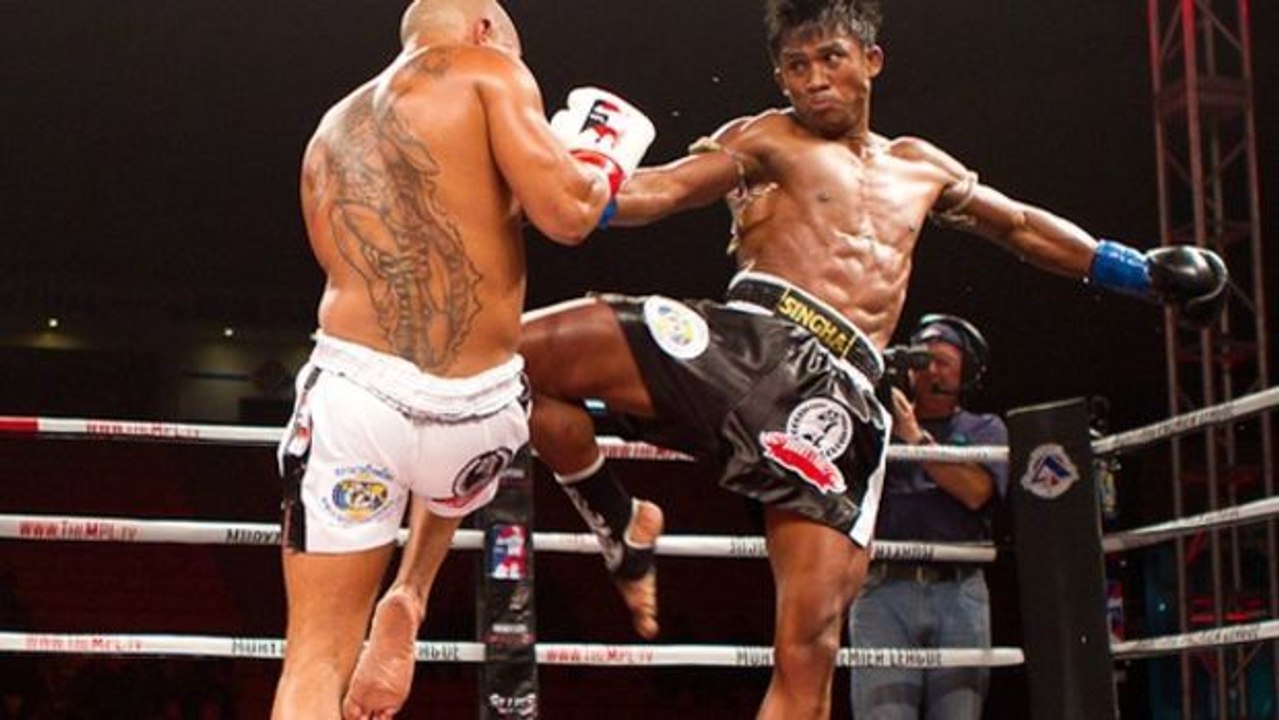 Buakaw Banchamek vernichtet Kohiruimaki mit einer beeindruckenden Kombi