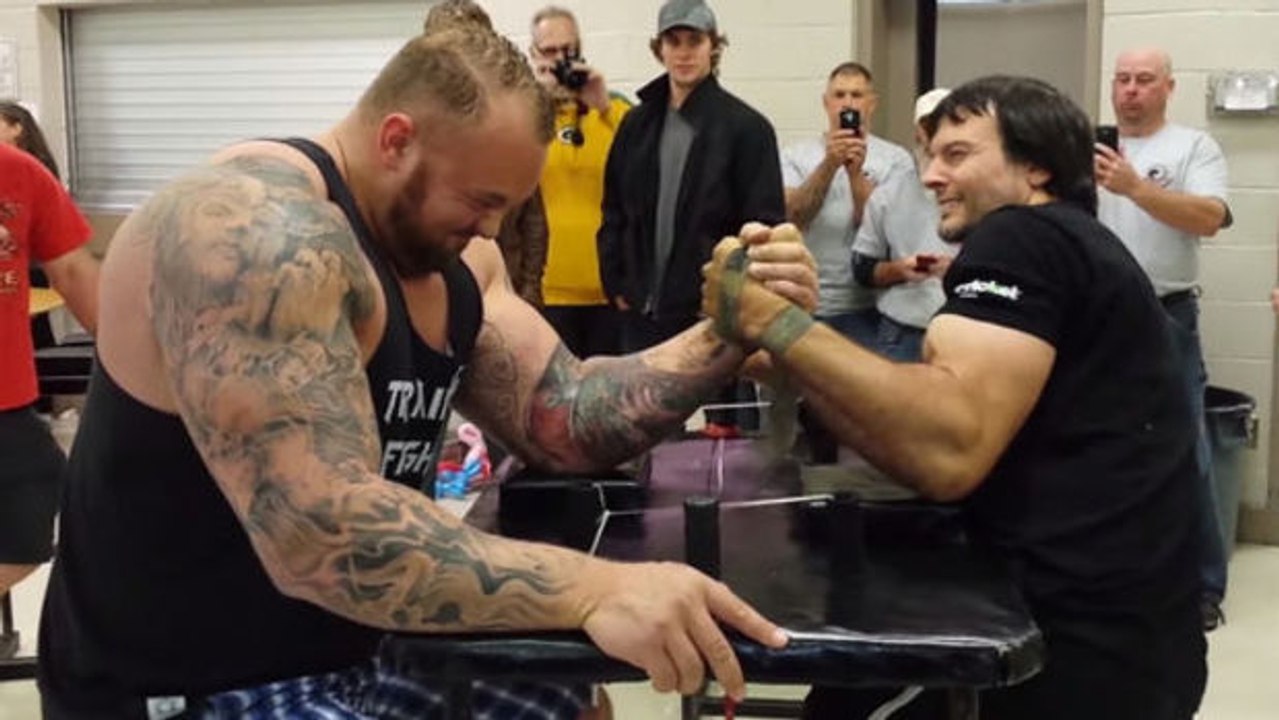 Game of Thrones: Der Berg trifft auf Devon Larratt, Weltmeister im Armdrücken