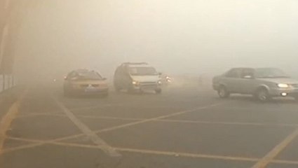 Pollution de l'air : une ville noyée sous un épais brouillard en Chine