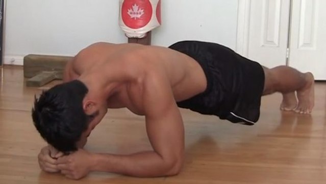 Ein kurzes, aber einfaches Programm für Schultern und Torso