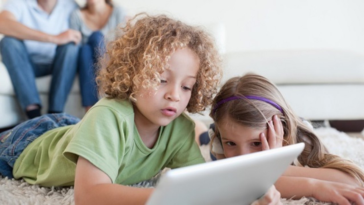 Les tablettes tactiles pour enfants : bonne ou mauvaise idée de cadeau pour Noël ?