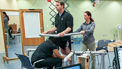 Quatre paraplégiques parviennent à bouger leurs jambes grâce à une nouvelle technique