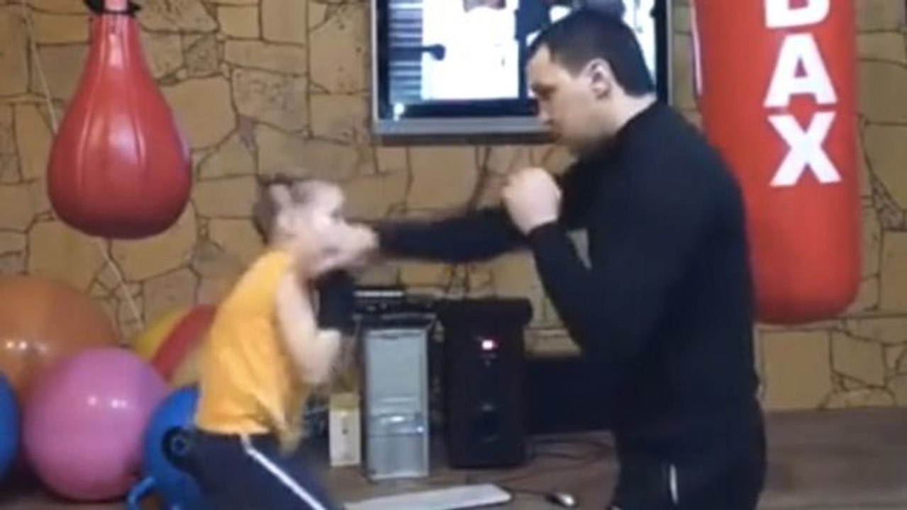 Boxen: diese 5-jährige kämpft wie ein echter Profi