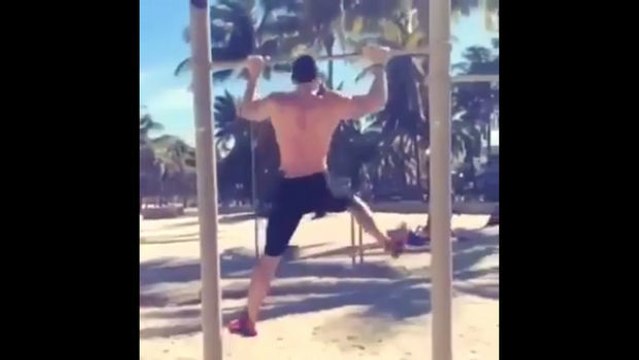 Street Workout: Unglaublich! Seine Klimmzüge sind ein echtes Spektakel