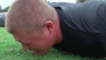 Harte Arbeit! Die US Army trainiert American-Football-Spieler