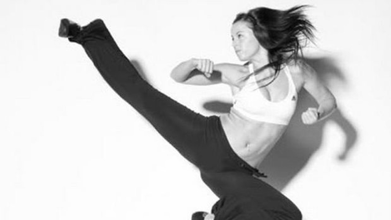 Chloe Bruce: Unglaubliche Vorführung von weiblichem Stunt-Double