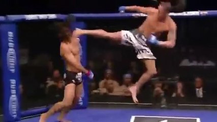 Mit diesem Air-Kick lässt er seinem Gegner keine Chance