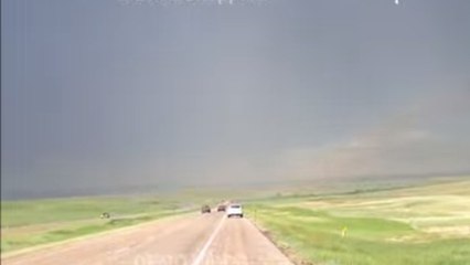Un chasseur d'orage échappe de peu à la foudre