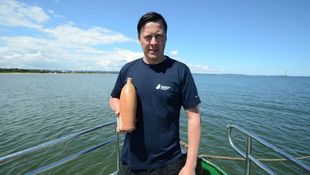 Une bouteille d'eau minérale vieille de 200 ans découverte dans une épave